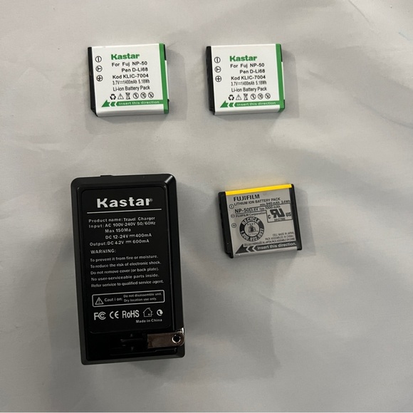 MINT CONDITION Fujifilm FinePix REAL 3D W3 10.0MP Digital Camera - Picture 4 of 6